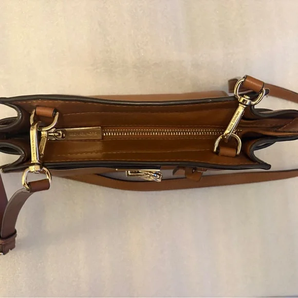 Michael Kors Hamilton Traveler Leather Crossbody Satchel Luggage Gold Lock Key - Picture 3 of 13